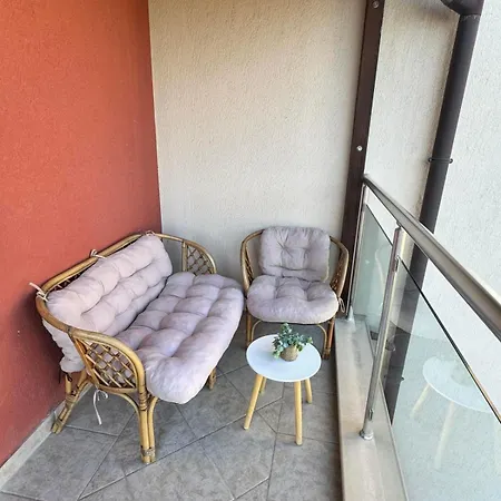 Lägenhet For 5 With Pool View *